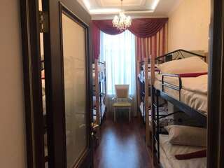 Хостелы A&S Hostel King Киев Спальное место на двухъярусной кровати в общем номере для женщин-1